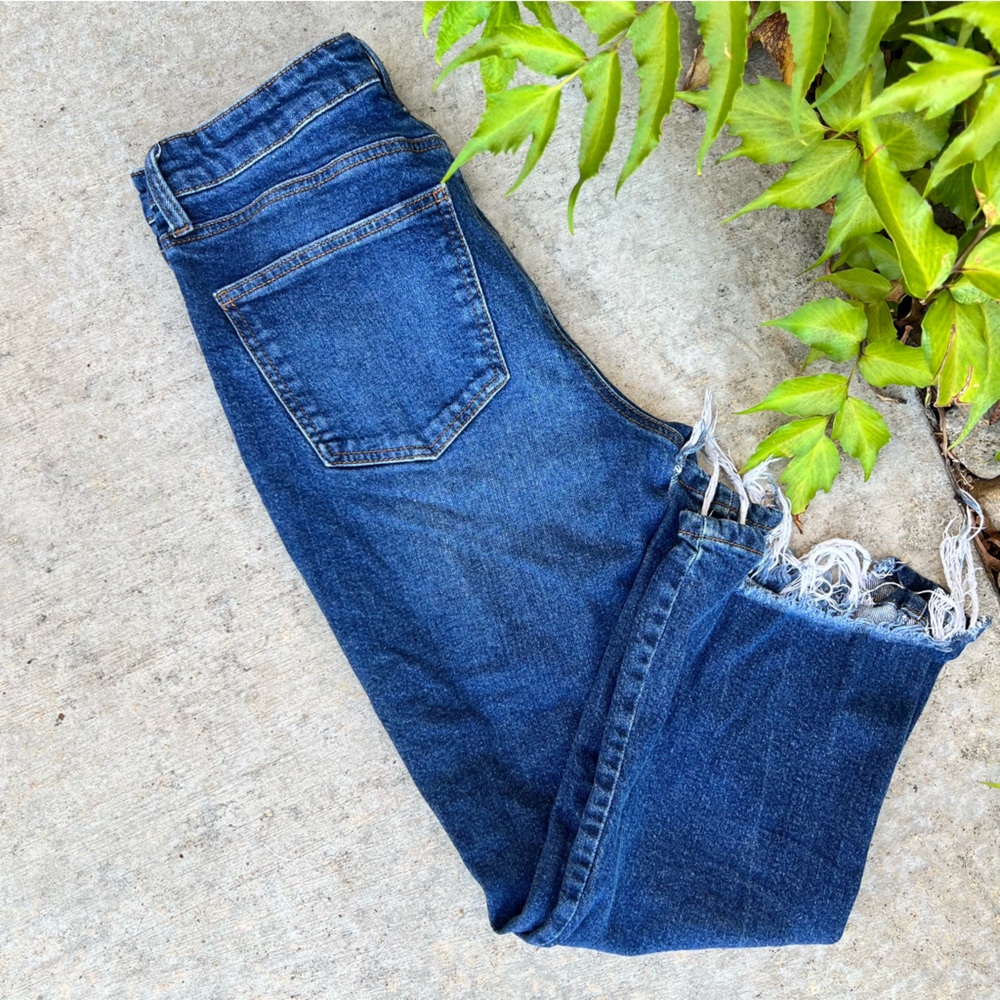 No Boundaries Cropped and Frayed Jeans